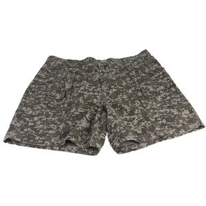 Cabelas Men's Digital Camo Shorts Size 40 Camouflage Cargo Style 8 Pocket Design